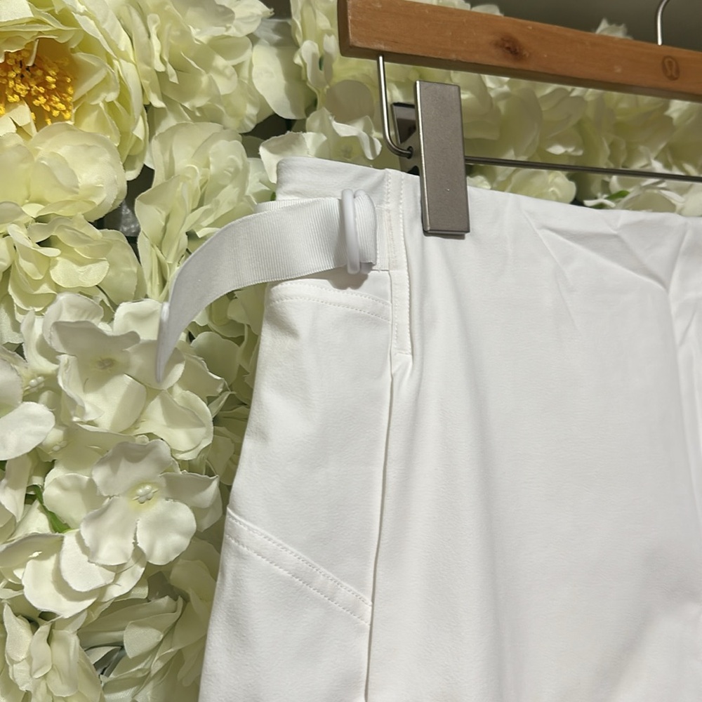 NWT Lululemon Wrap-Front Mid-Rise Golf Skirt
White SIZE 10 $98 sold out - Picture 9 of 11